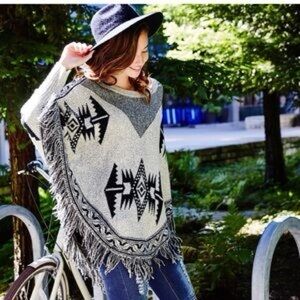 Earthbound trading co. poncho size M